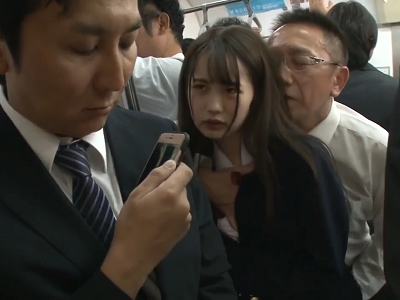 Hãm hiếp nữ sinh Ichika Matsumoto tội nghiệp ngay trên tàu